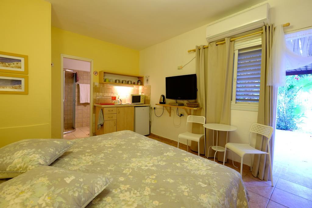 Gil'S Guest Rooms Neve Zohar Zimmer foto