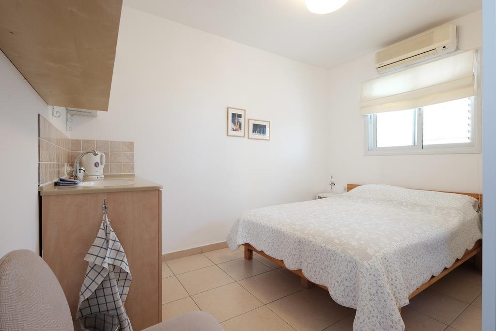 Gil'S Guest Rooms Neve Zohar Zimmer foto